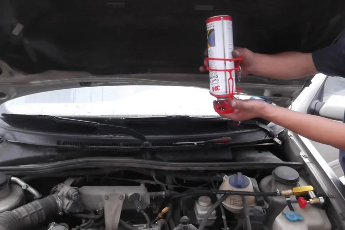 súc rửa vệ sinh hệ thống phun xăng trên xe